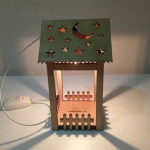 სახლის ფორმის ხის სანათი