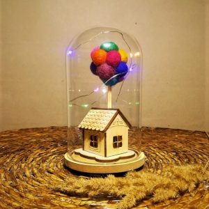 მფრინავი სახლი მინის კოლბაში