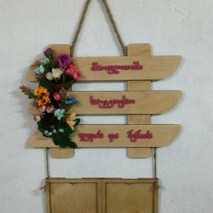 კედლის დეკორი სურათების ჩარჩოებით