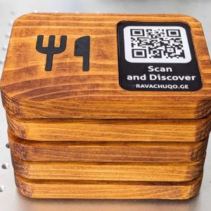 QR კოდის ხის დაფა დანა ჩანგლის დეკორატიული ფიგურებით
