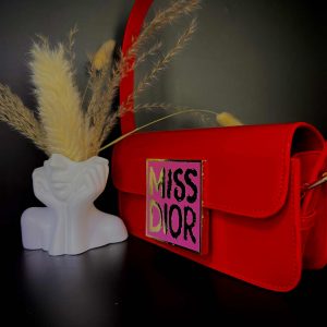 წითელი ჩანთა