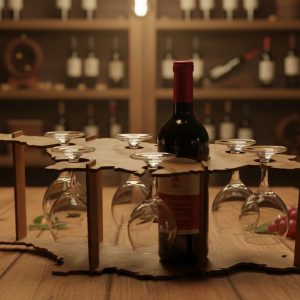 საქართველოს რუკის ფორმის დეკორაცია ჭიქების საკიდით