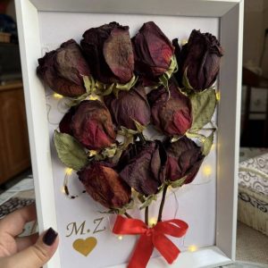 ჩარჩო ნაჩუქარი ყვავილებით