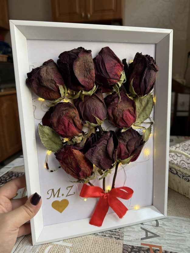 ჩარჩო ნაჩუქარი ყვავილებით