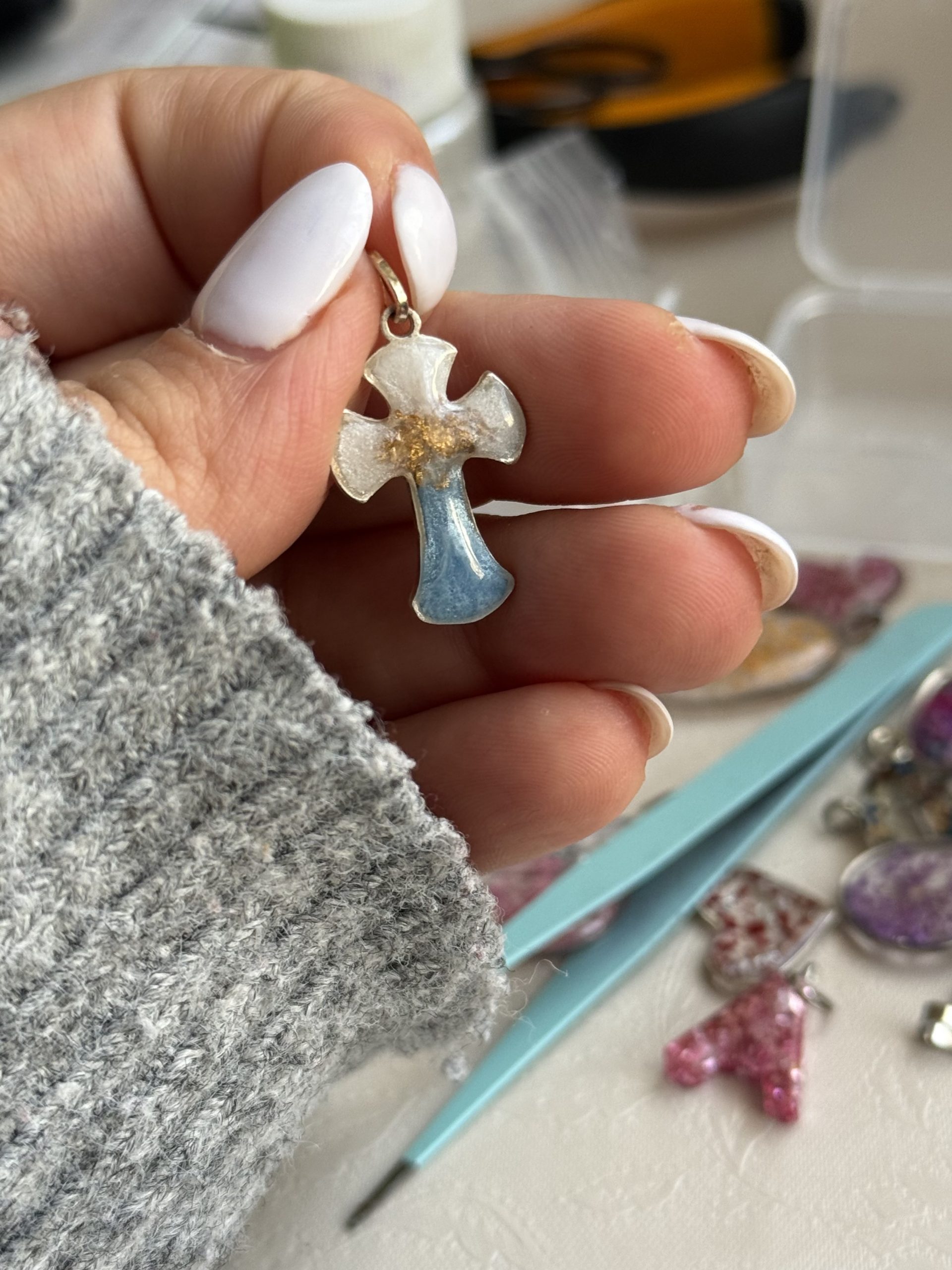 ყვავილების ყელსაბამი ეპოქსიდით - Image 4