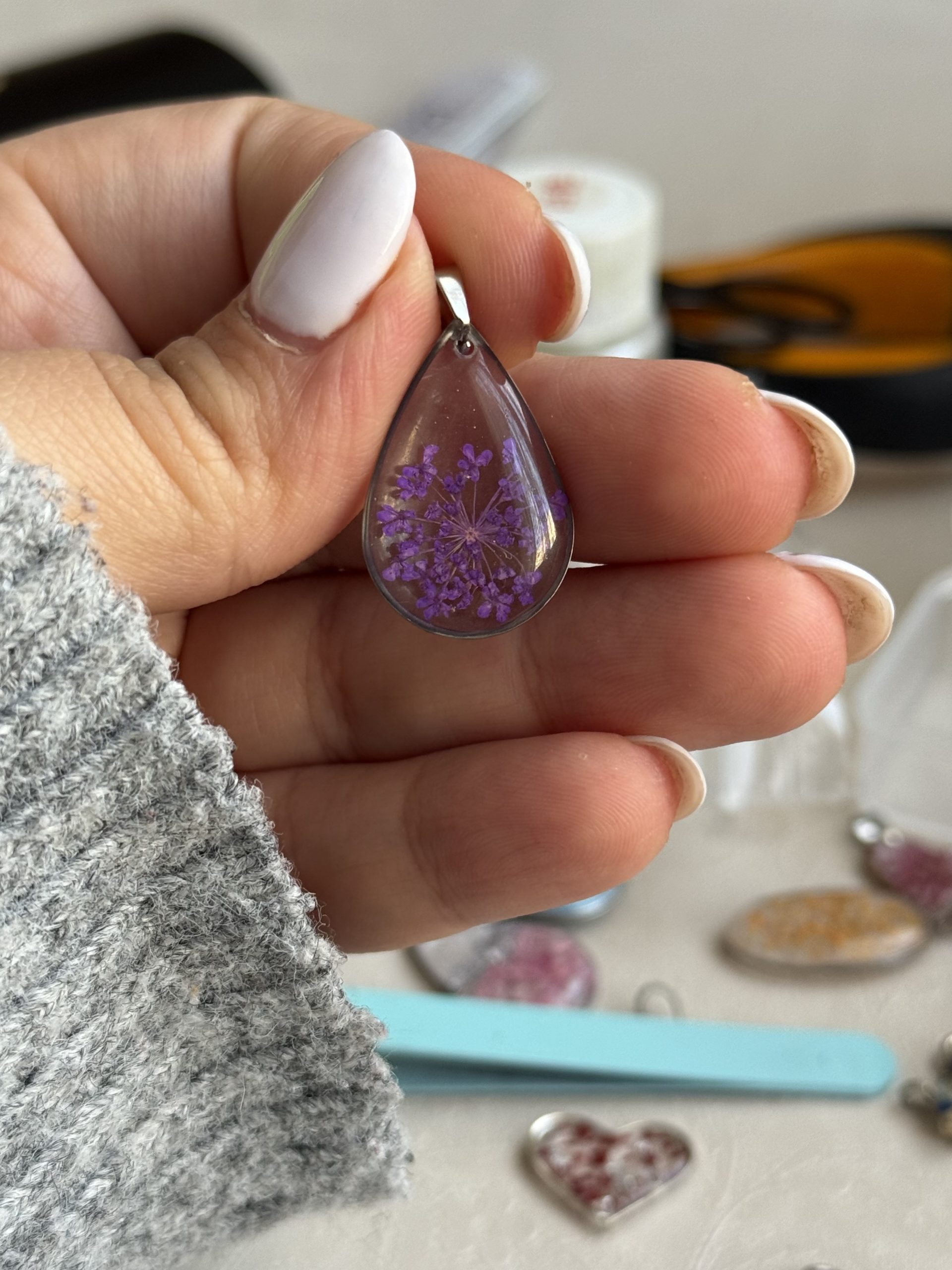 ყვავილების ყელსაბამი ეპოქსიდით - Image 5