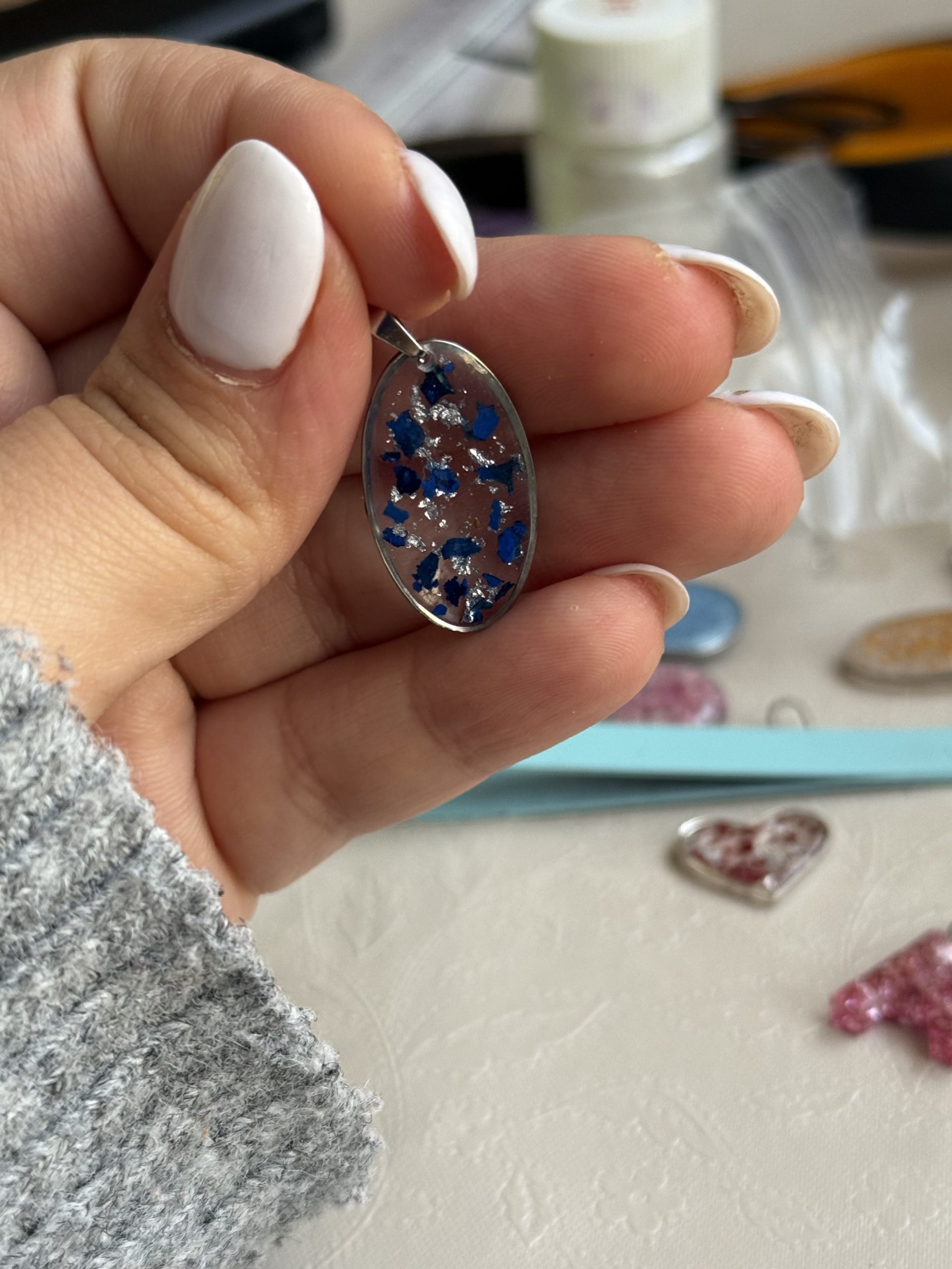 ყვავილების ყელსაბამი ეპოქსიდით - Image 6