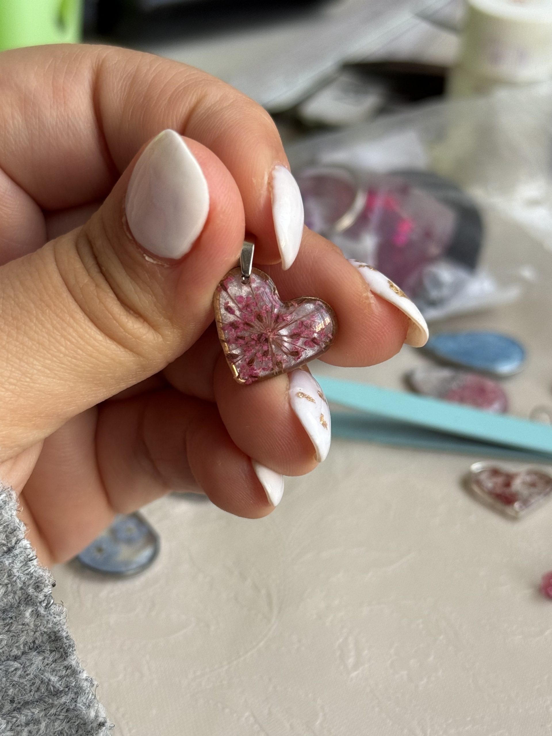 ყვავილების ყელსაბამი ეპოქსიდით - Image 7