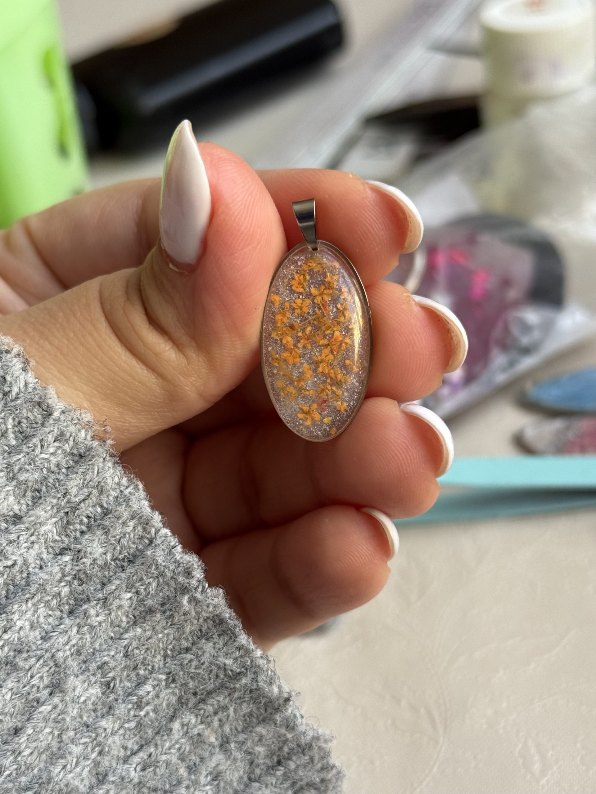 ყვავილების ყელსაბამი ეპოქსიდით - Image 8