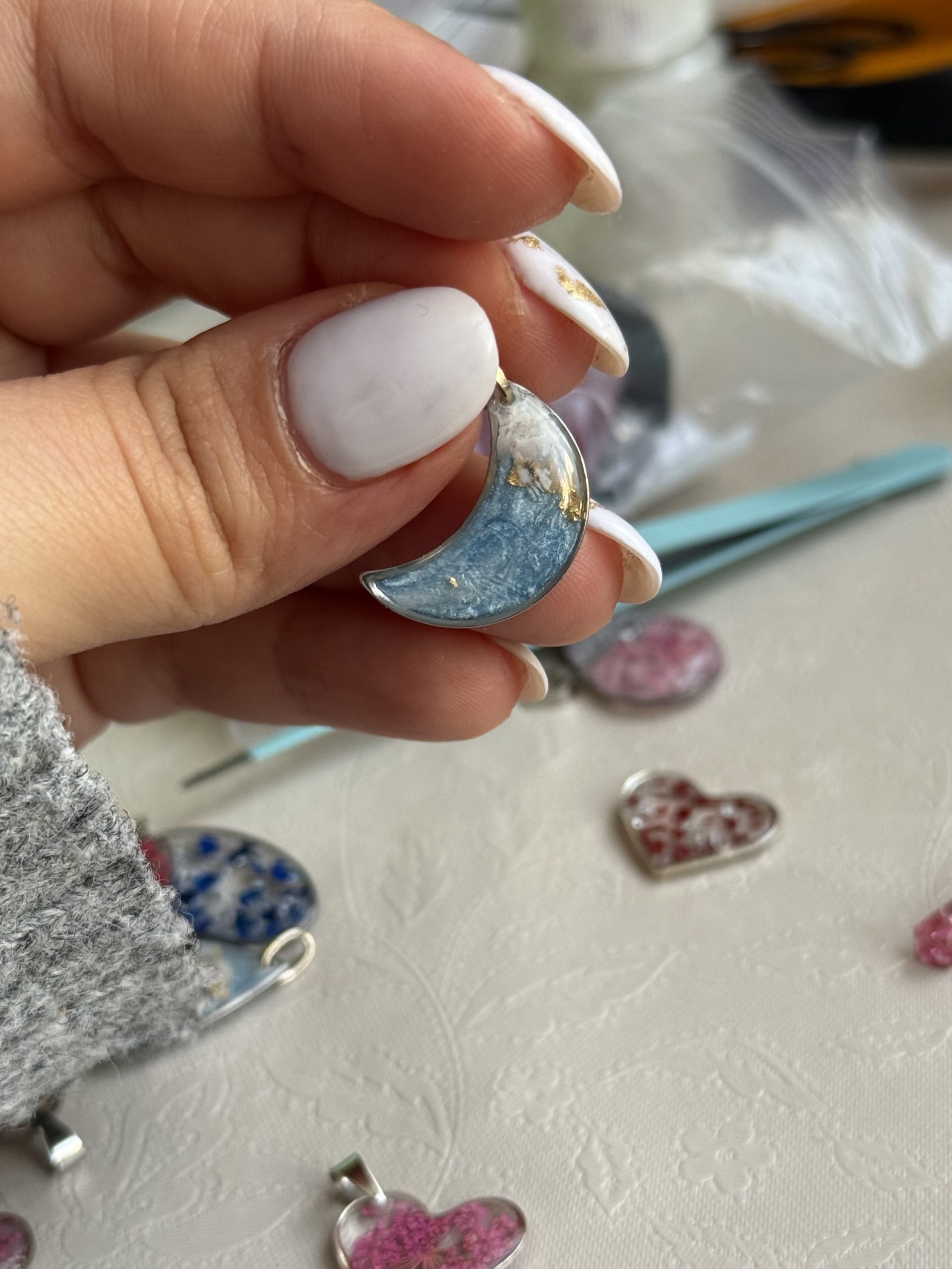 ყვავილების ყელსაბამი ეპოქსიდით - Image 11