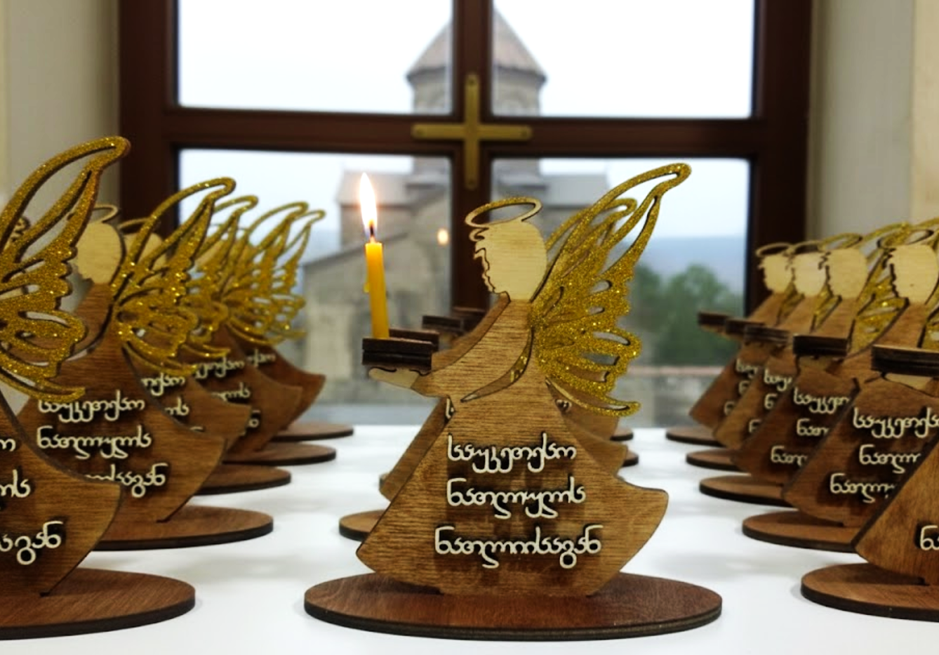 ანგელოზის ფორმის დეკორაცია სანთლის სადგამით 1 ანგელოზის ფორმის დეკორაცია სანთლის სადგამით