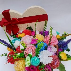 სურნელოვანი სანთლების ყვავილების გულის ფორმაში